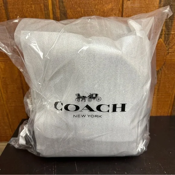 Coach Court Backpack In Signature Canvas - Picture 5 of 8